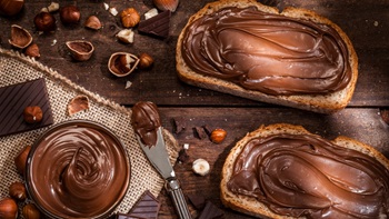 des pâtes à tartiner aux noisettes et au chocolat